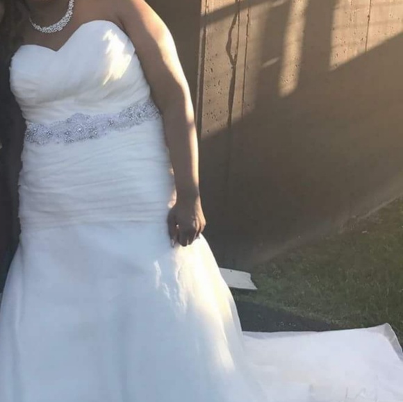 Wedding Dress - Picture 2 of 4